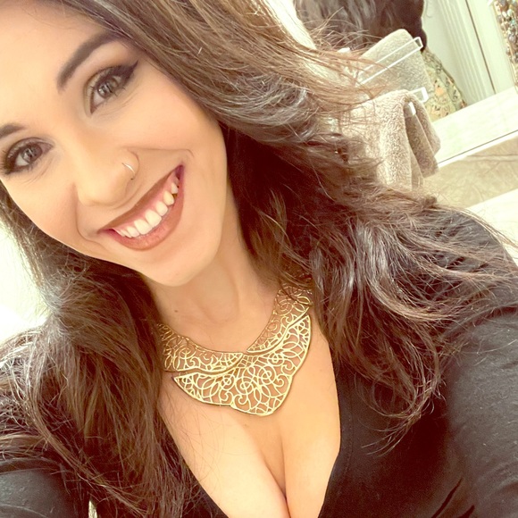 Meet your Posher, Deidre - Picture 1 of 1